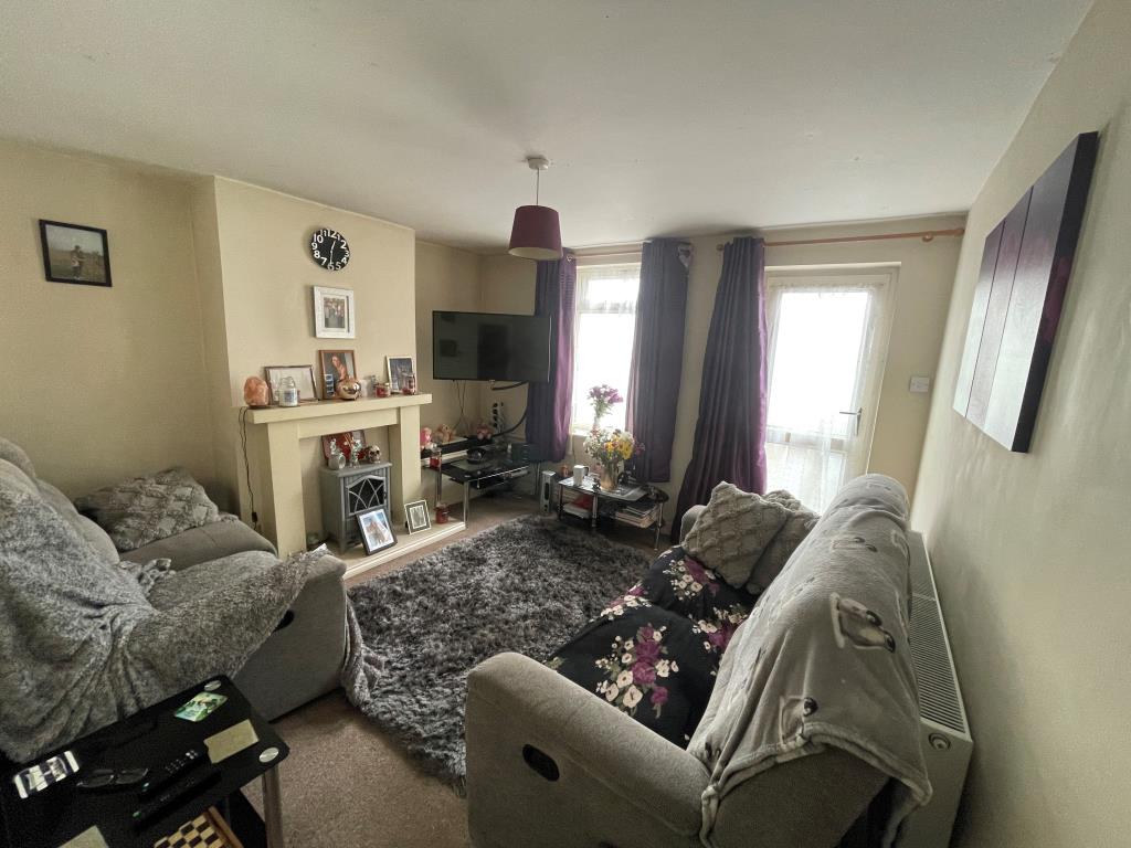 Lot: 122 - TWO-BEDROOM SEMI-DETACHED HOUSE FOR INVESTMENT -